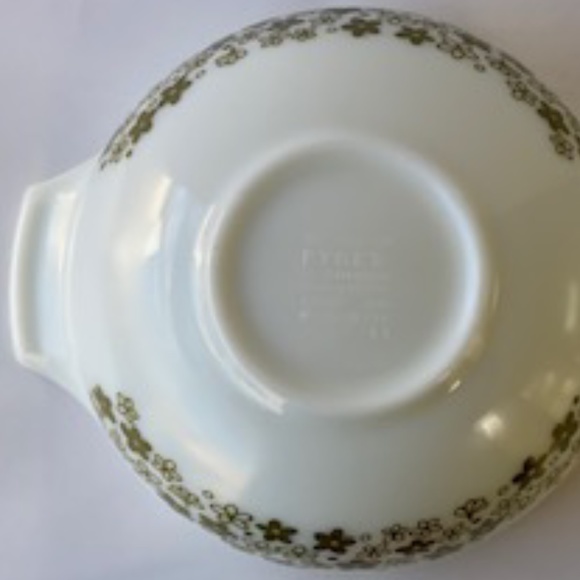 1970s Spring Blossom Pyrex Cinderella #443, 2.5 Quart Bowl - Picture 5 of 9
